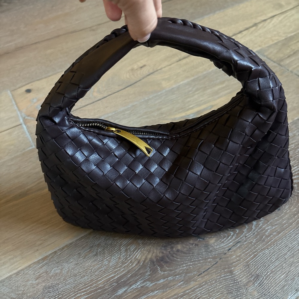 Elegant Brown Woven Handbag bottega